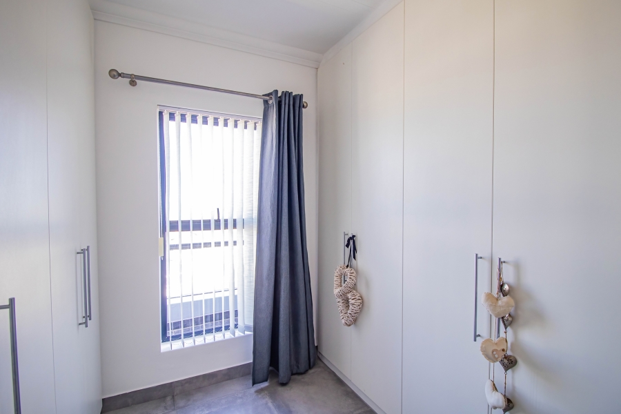 5 Bedroom Property for Sale in Yzerfontein Western Cape